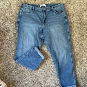 Hollister High-rise Mom Jeans